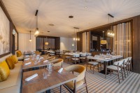Restaurant & Bar